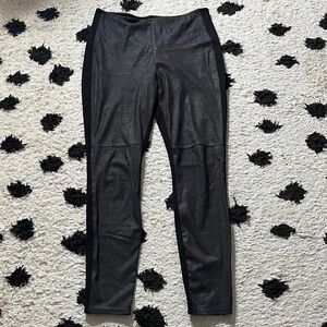 Lysse size medium Black Shiny Leggings